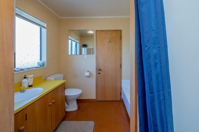 Photo of property in 6 Stonewall Grove, Waikanae Beach, Waikanae, 5036