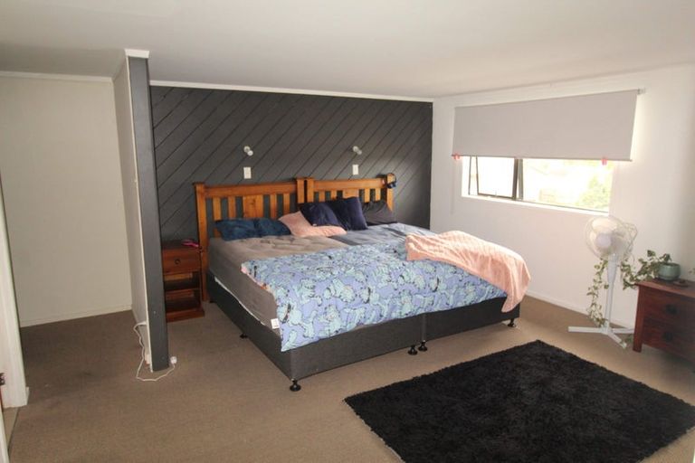 Photo of property in 10 Kayle Glen, West Harbour, Auckland, 0618