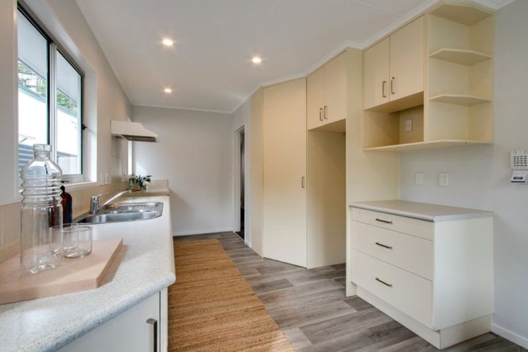 Photo of property in 12a Chaucer Road, Hospital Hill, Napier, 4110