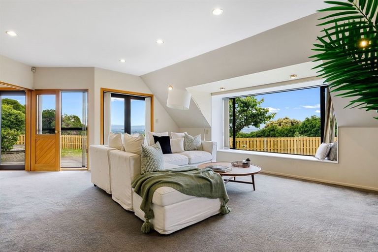 Photo of property in 5 Drayton Drive, Mount Pleasant, Christchurch, 8081