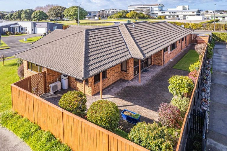 Photo of property in 1 Gilligan Close, College Estate, Whanganui, 4500