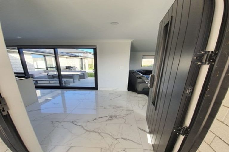 Photo of property in 25 Lippiatt Crescent, Pokeno, 2402