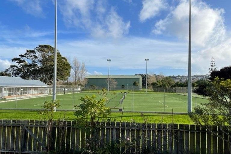 Photo of property in 2/218 Centreway Road, Orewa, 0931