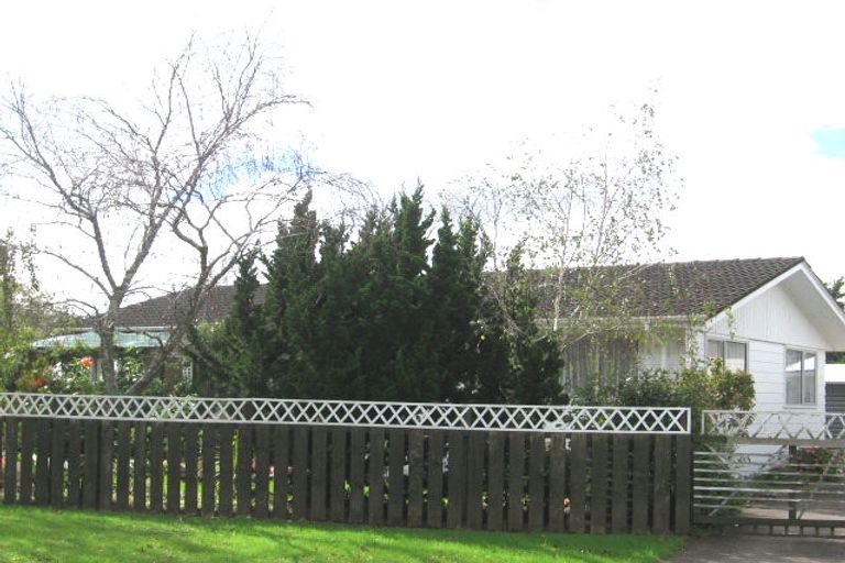 Photo of property in 2 Spode Place, Henderson, Auckland, 0612