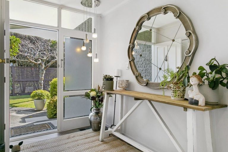 Photo of property in 1 Besley Place, Acacia Bay, Taupo, 3330