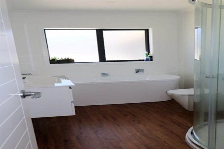 Photo of property in 32 Filmer Crescent, Wallaceville, Upper Hutt, 5018