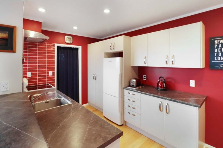 Photo of property in 16 Cathie Place, Karori, Wellington, 6012