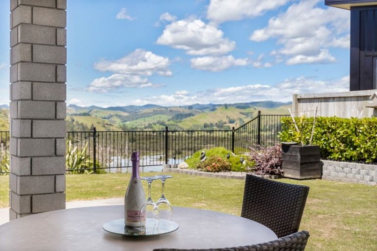 Photo of property in 17 Manatu Close, Whangamata, 3691