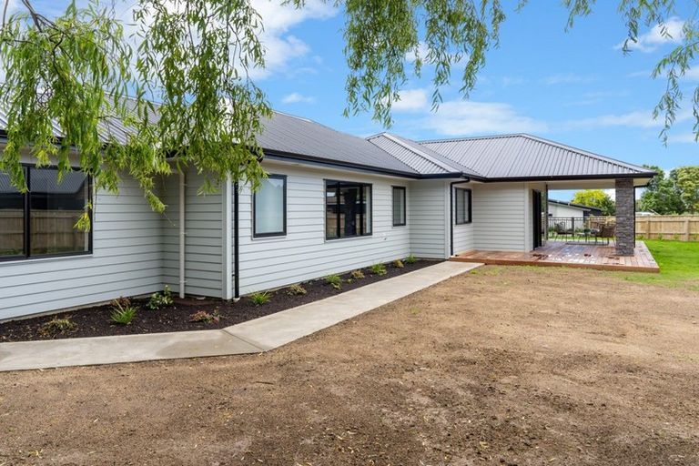 Photo of property in 21 Tararua Crescent, Otaki, 5512