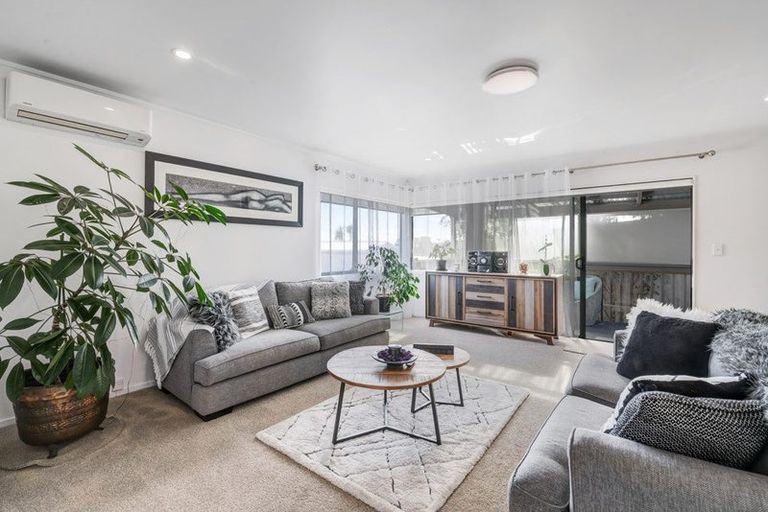 Photo of property in 2/12 Sundown Avenue, Manly, Whangaparaoa, 0930