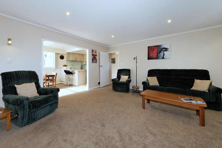 Photo of property in 95 Cliff View Drive, Green Bay, Auckland, 0604