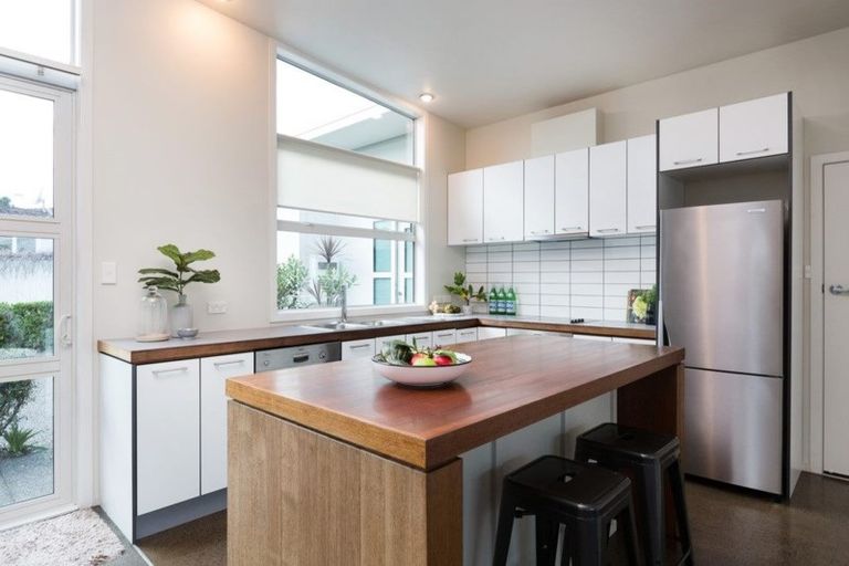 Photo of property in 22 Richmond Street, Waitara, 4320