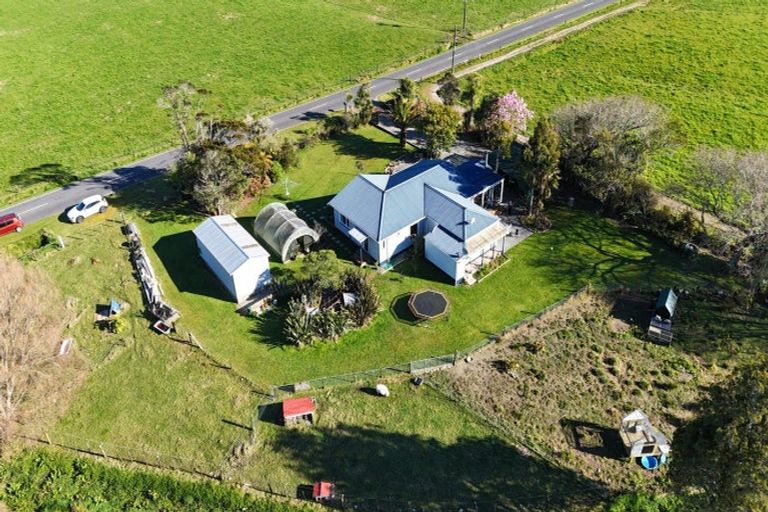 Photo of property in 43 Victoria Road, Westport, 7892