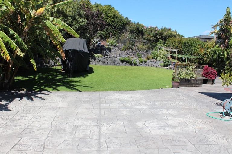 Photo of property in 172 Mellons Bay Road, Mellons Bay, Auckland, 2014
