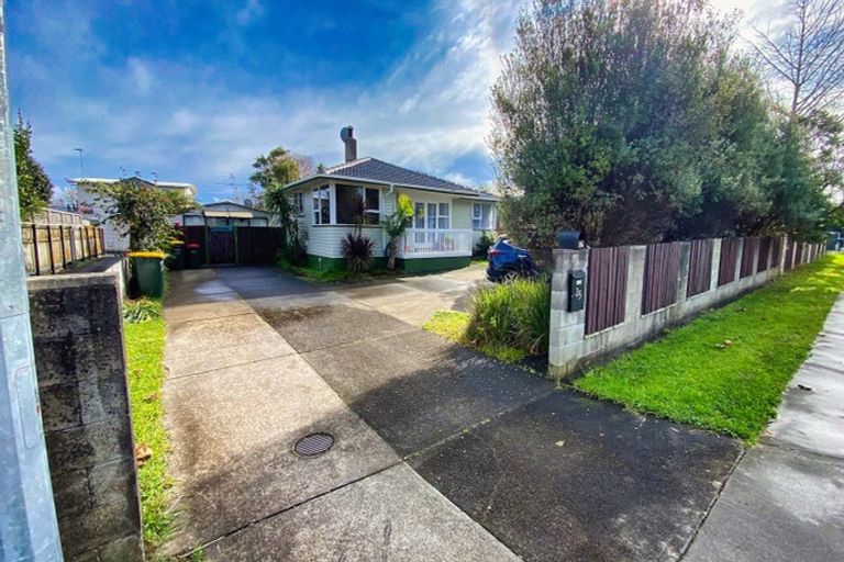 Photo of property in 25 Whitford Road, Howick, Auckland, 2014