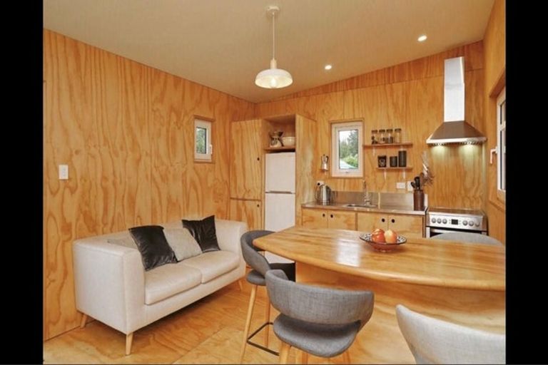 Photo of property in 5 Cross Street, Coalgate, 7673