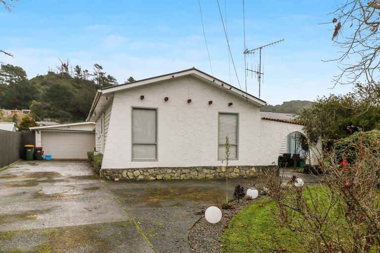 Photo of property in 3 Totara Street, Wainuiomata, Lower Hutt, 5014