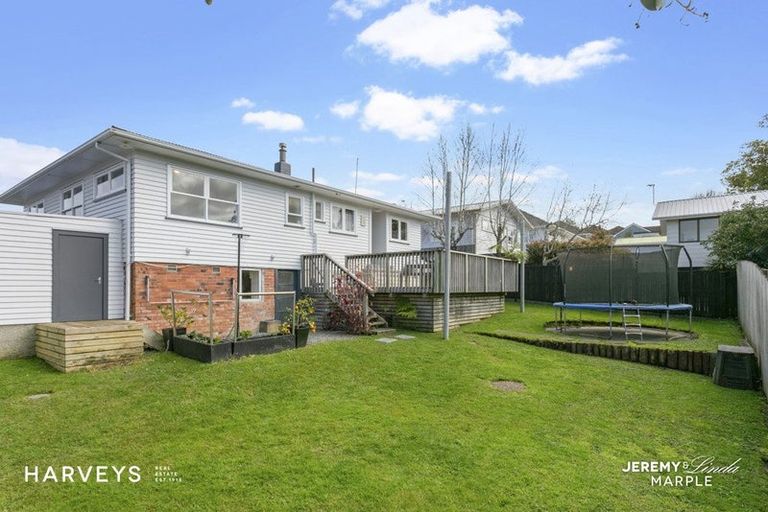 Photo of property in 3 Tauhara Street, Green Bay, Auckland, 0604