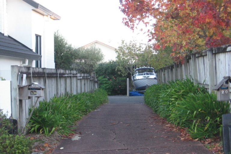 Photo of property in 18 Glucina Avenue, West Harbour, Auckland, 0618