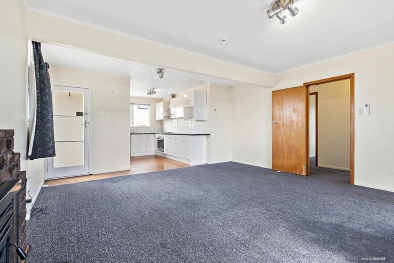 Photo of property in 4 Ranui Avenue, Ranui, Auckland, 0612