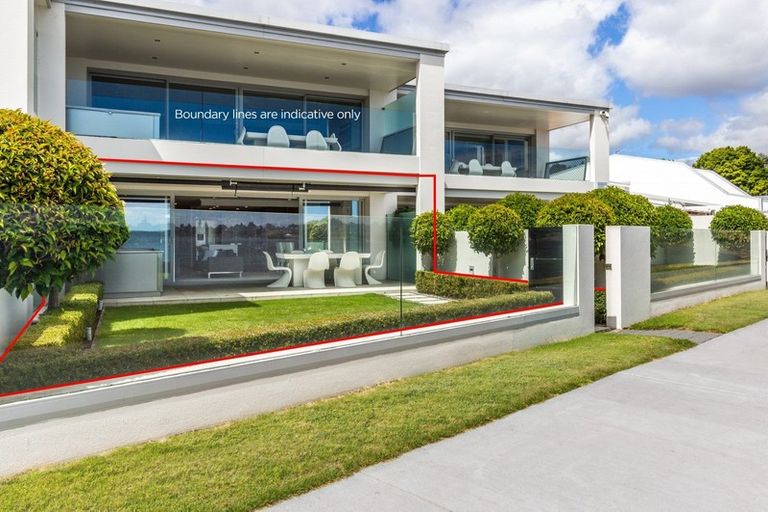 Photo of property in 2/225 Lake Terrace, Waipahihi, Taupo, 3330