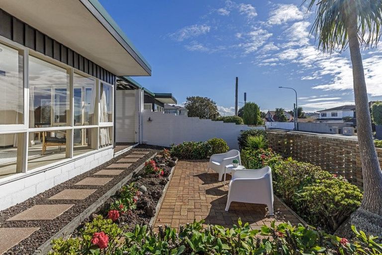 Photo of property in 1/78 Kitchener Road, Milford, Auckland, 0620