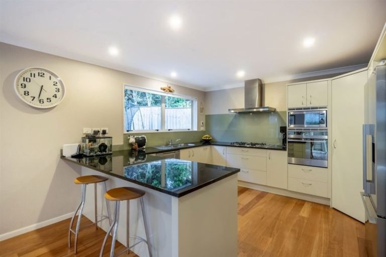 Photo of property in 14 Bur Oak Terrace, Schnapper Rock, Auckland, 0632