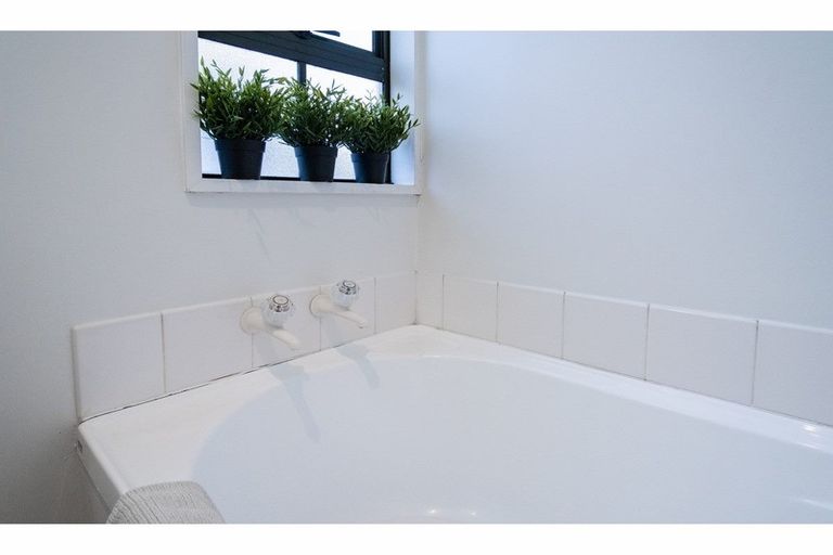 Photo of property in 2/32 Brockworth Place, Riccarton, Christchurch, 8011