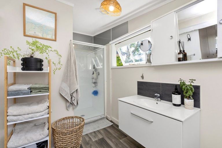 Photo of property in 77 Wallis Street, Raglan, 3225