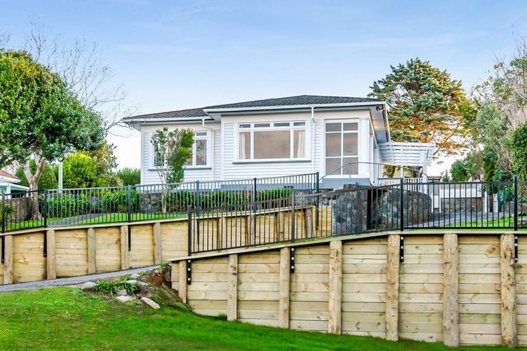 Photo of property in 106 Seaview Road, Westown, New Plymouth, 4310