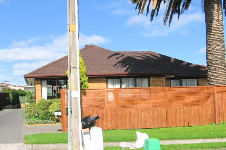 Photo of property in 2/49 Devon Road, Bucklands Beach, Auckland, 2012