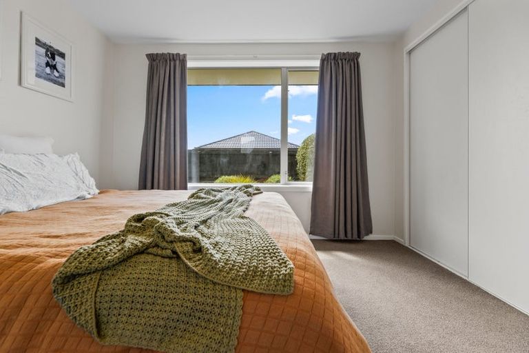 Photo of property in 2/126a Middlepark Road, Sockburn, Christchurch, 8042