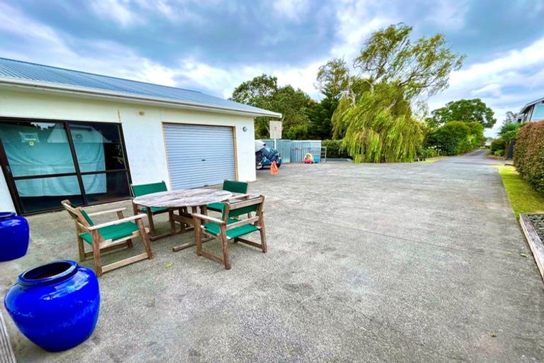 Photo of property in 473 Glenfield Road, Glenfield, Auckland, 0629