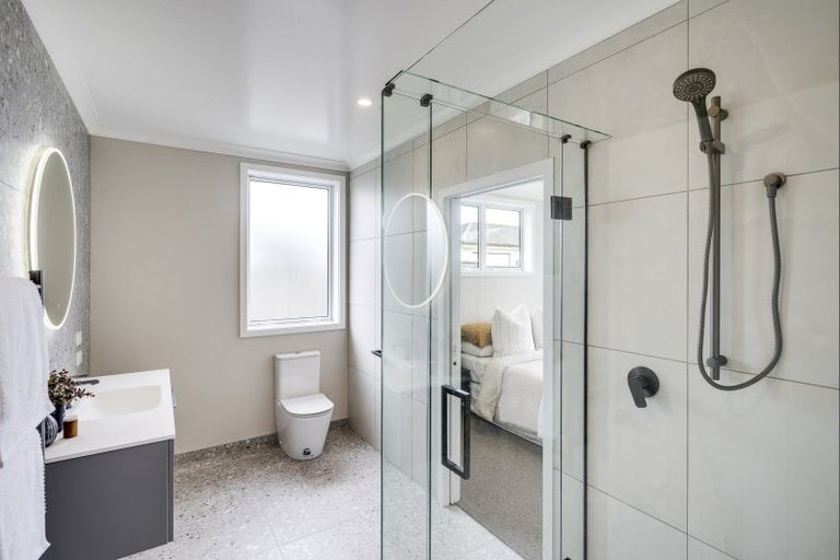 Photo of property in 15 West Place, Greenmeadows, Napier, 4112