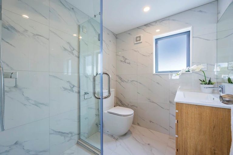 Photo of property in 37c Allington Road, Massey, Auckland, 0614