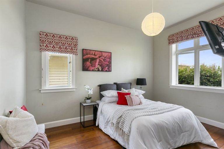 Photo of property in 17 Fairview Crescent, Kelburn, Wellington, 6012