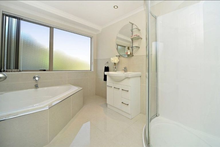 Photo of property in 6 Kilimanjaro Drive, Northpark, Auckland, 2013