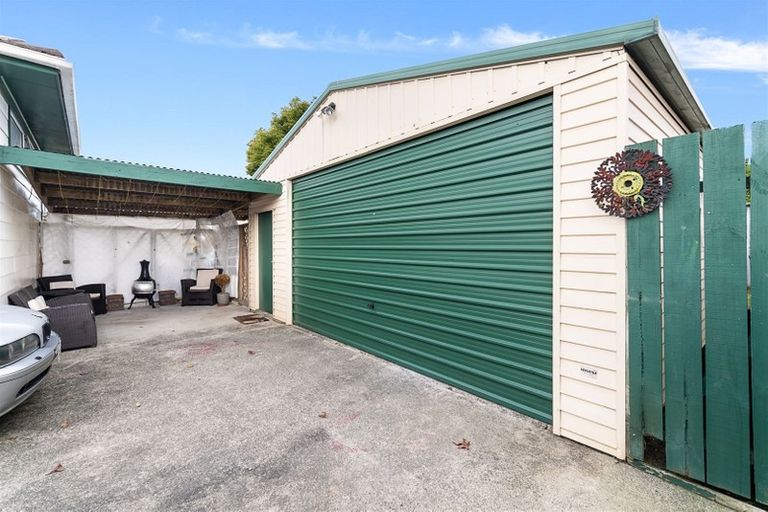 Photo of property in 16 Glen Road, Ranui, Auckland, 0612