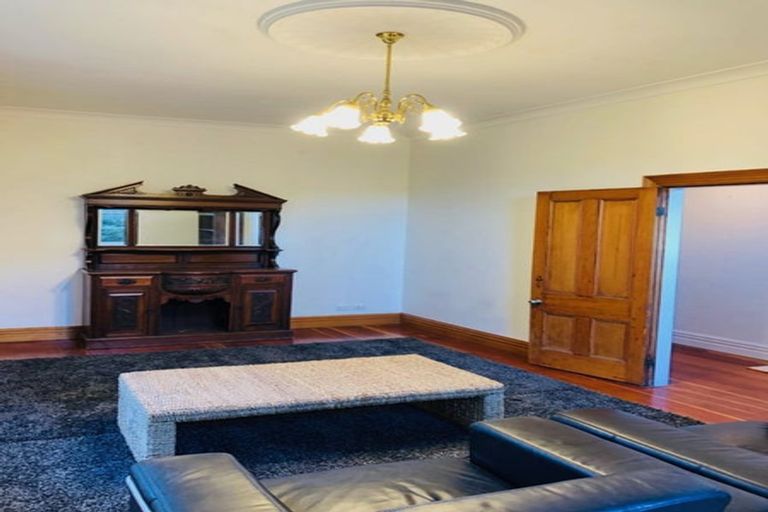 Photo of property in 55 Garden Road, Northland, Wellington, 6012