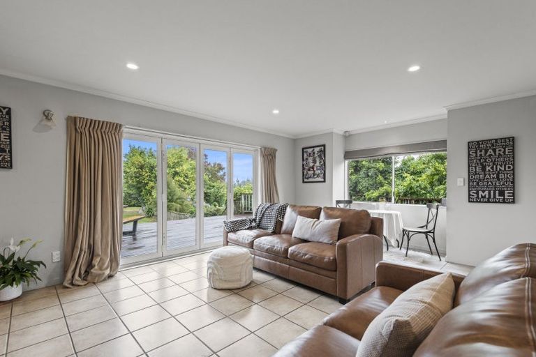 Photo of property in 76 Polson Hill Drive, Aokautere, Palmerston North, 4471
