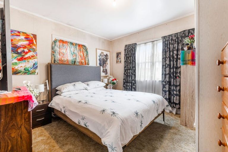 Photo of property in 105 Henderson Valley Road, Henderson, Auckland, 0612