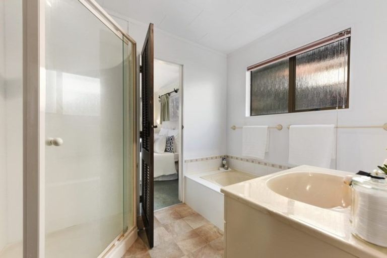 Photo of property in 6 Pioneer Grove, Silverstream, Upper Hutt, 5019