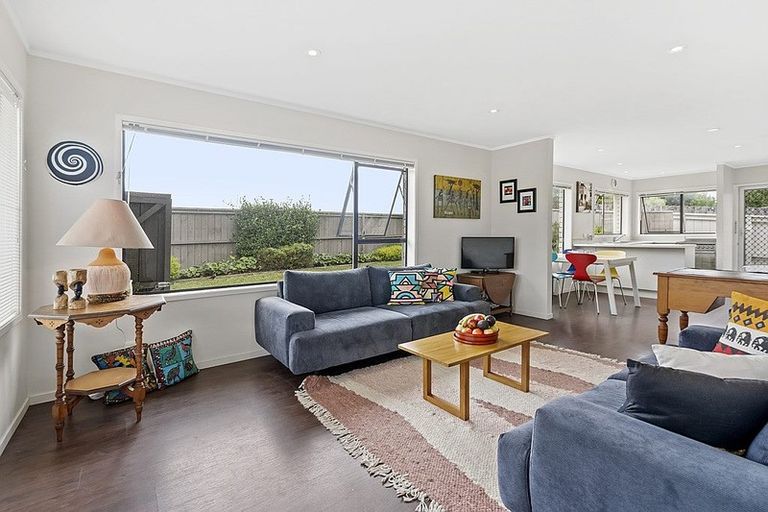 Photo of property in 1/141 Chivalry Road, Glenfield, Auckland, 0629