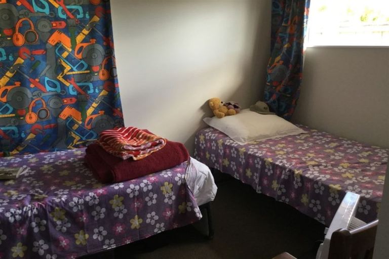 Photo of property in 104a Flanshaw Road, Te Atatu South, Auckland, 0610