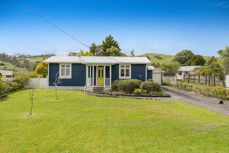 Photo of property in 40 Awaroa Road, Helensville, 0800
