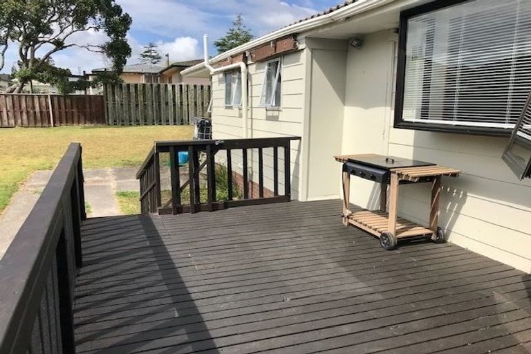 Photo of property in 30 Glynnbrooke Street, Te Atatu South, Auckland, 0610