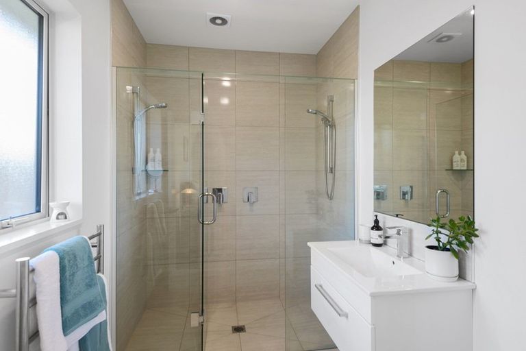 Photo of property in 104 Wairakei Road, Bryndwr, Christchurch, 8052