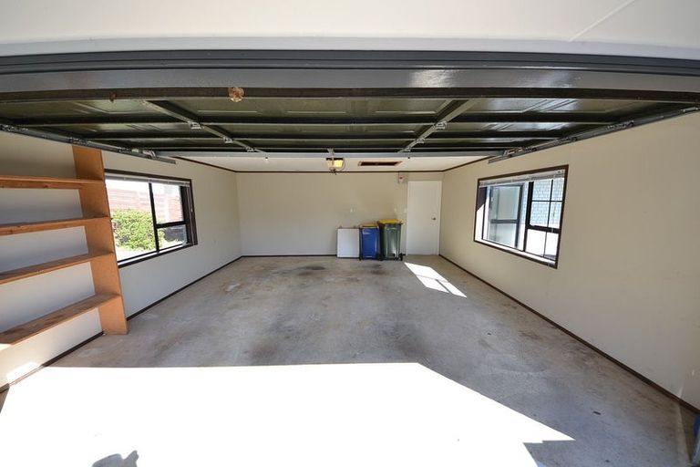 Photo of property in 2/42 Aberdeen Road, Campbells Bay, Auckland, 0620