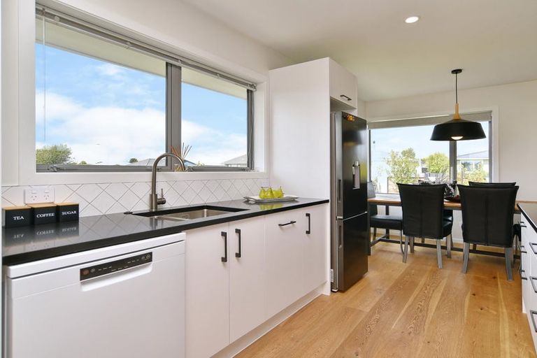 Photo of property in 25 Dunstan Crescent, Hornby, Christchurch, 8042