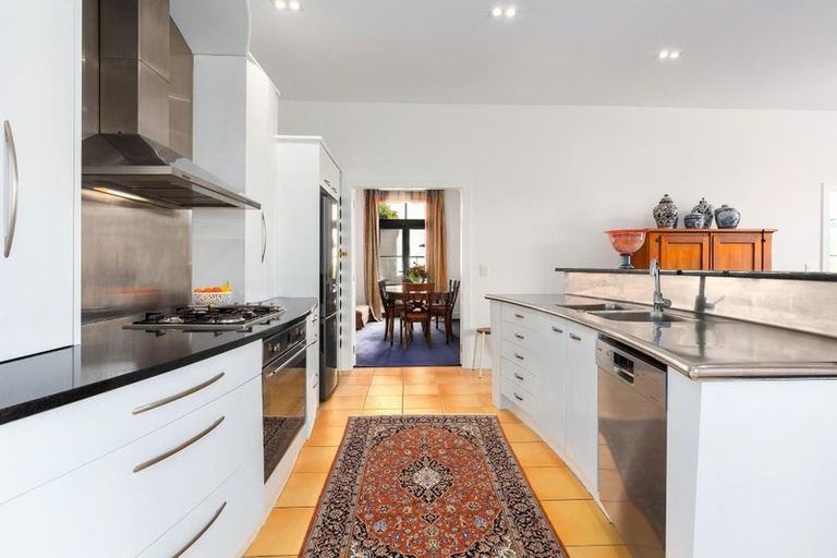 Photo of property in 12 Upland Road, Kelburn, Wellington, 6012